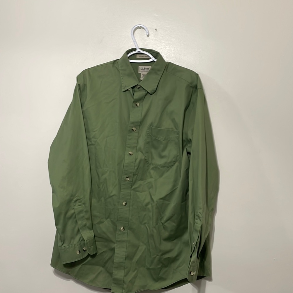 LL Bean mens M-Reg green cotton wrinkle resistant button up